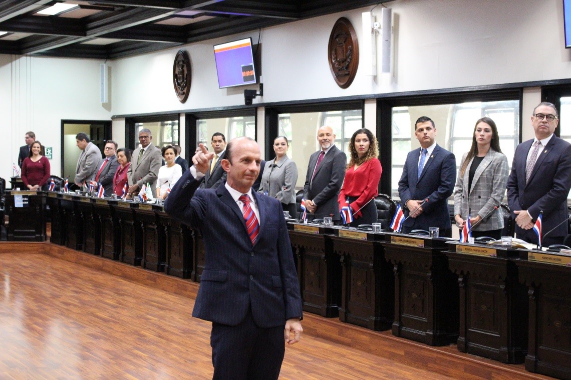 Jorge Enrique Olaso Alvarez asumiendo su cargo de magistratura